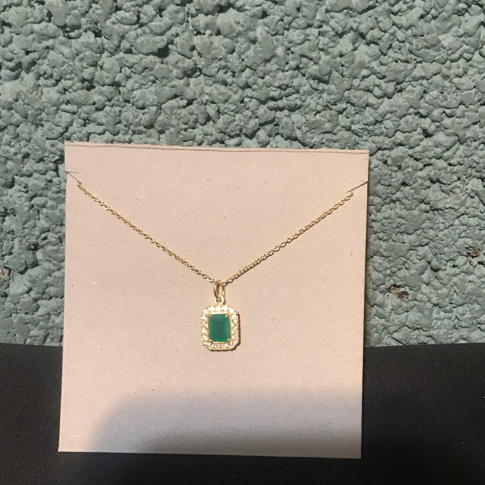 Elegant Green Pendant Necklace